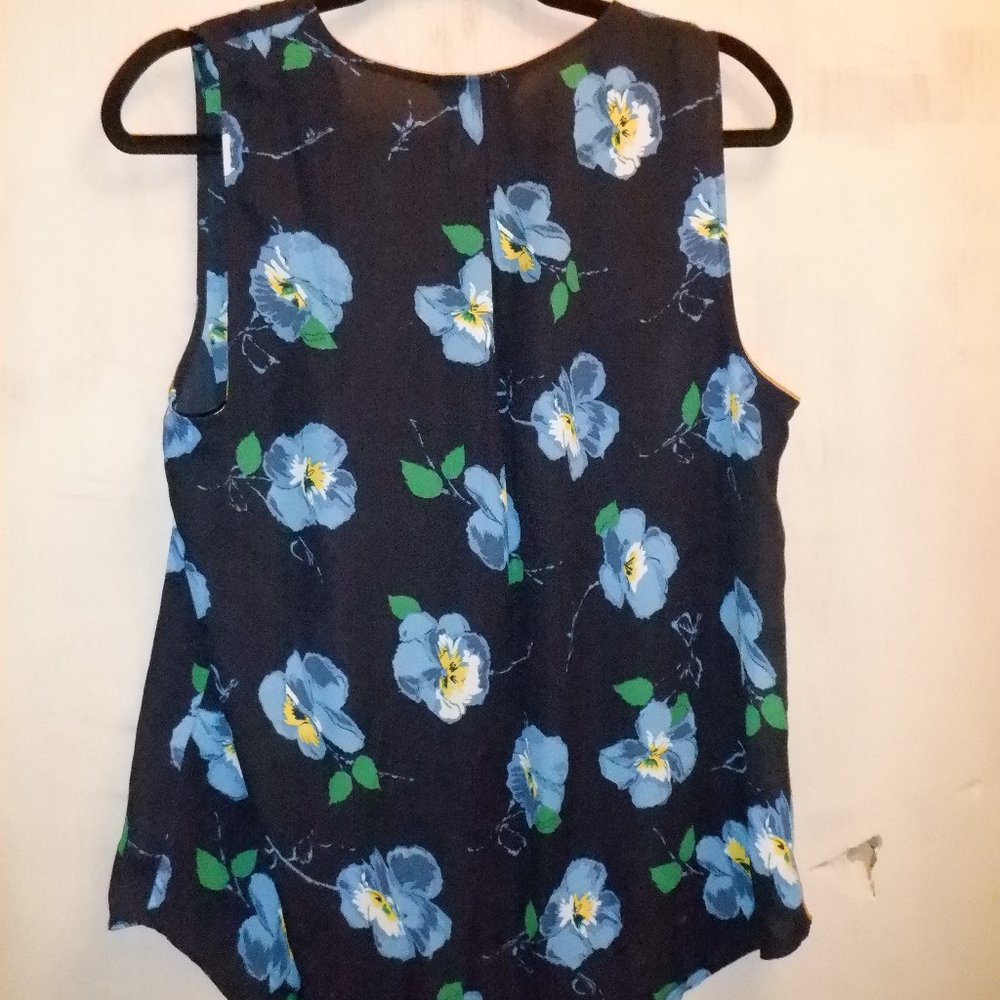 Sleeveless Top - Picture 4 of 4